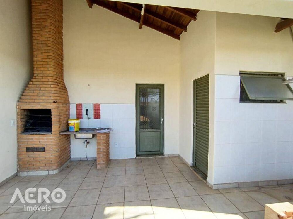 Casa à venda com 3 quartos, 250m² - Foto 2