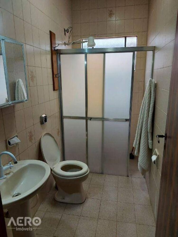 Casa à venda com 5 quartos, 232m² - Foto 4
