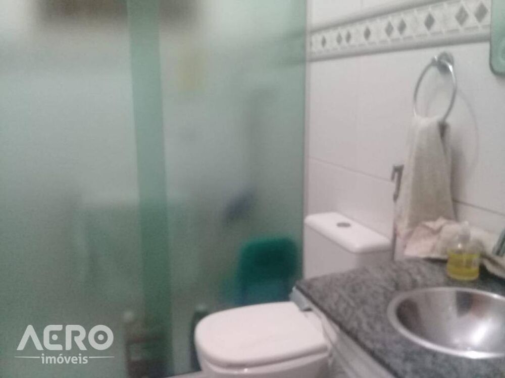 Casa de Condomínio à venda com 3 quartos, 220m² - Foto 3