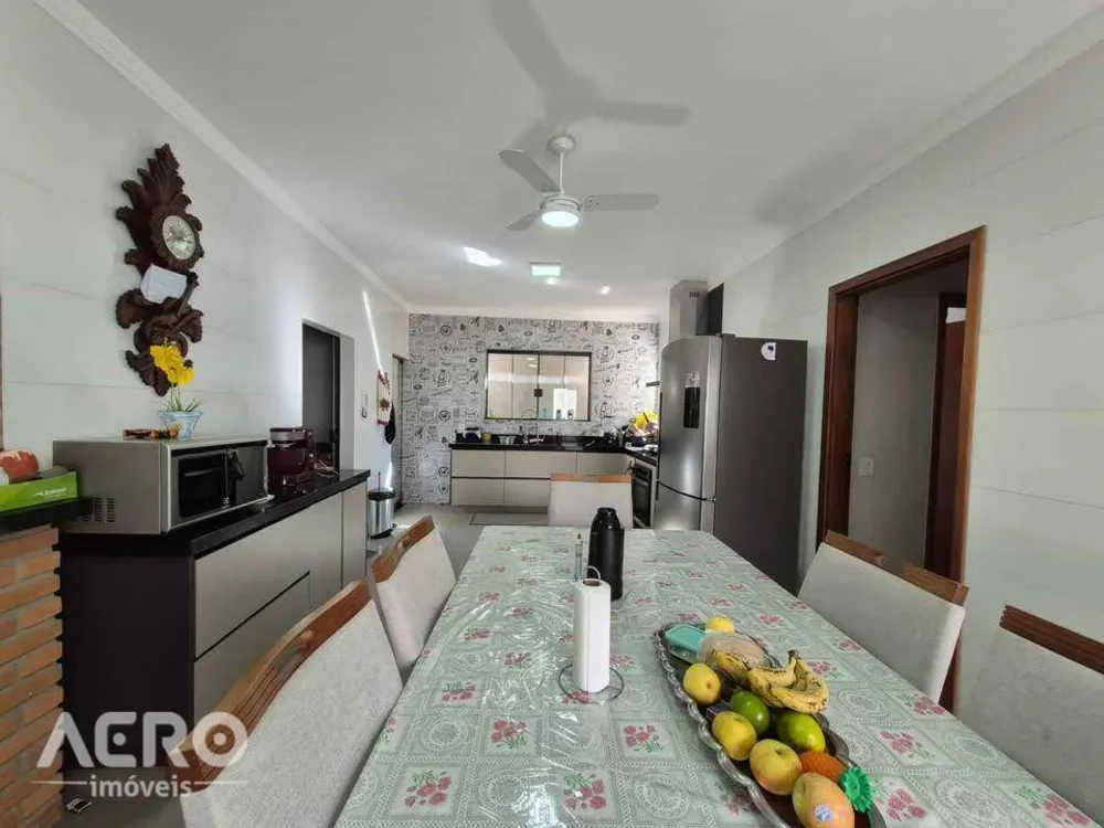 Casa, 3 quartos, 143 m² - Foto 1