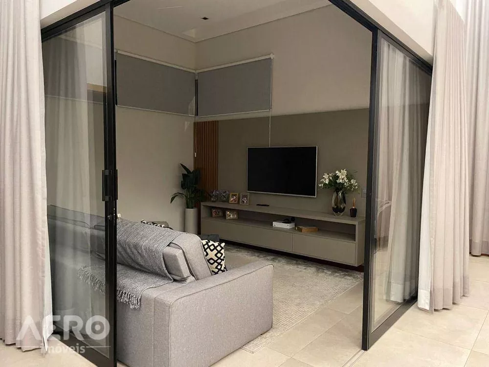 Casa de Condomínio à venda com 3 quartos, 207m² - Foto 1