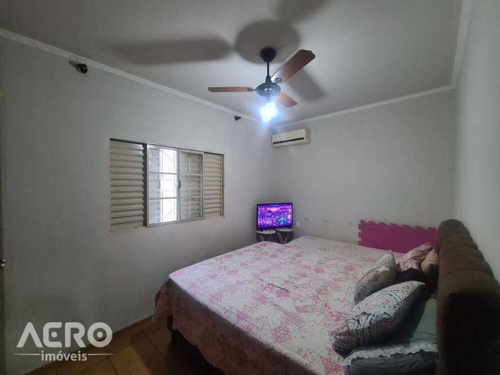 Casa à venda com 3 quartos, 160m² - Foto 2