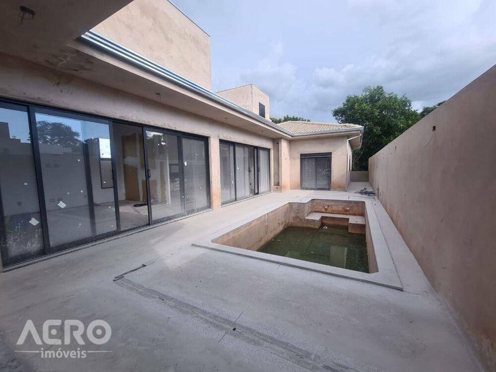 Casa de Condomínio à venda com 4 quartos, 225m² - Foto 1