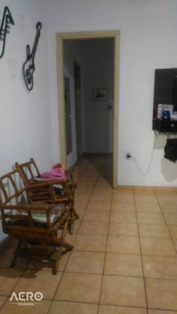 Casa à venda com 3 quartos, 201m² - Foto 1