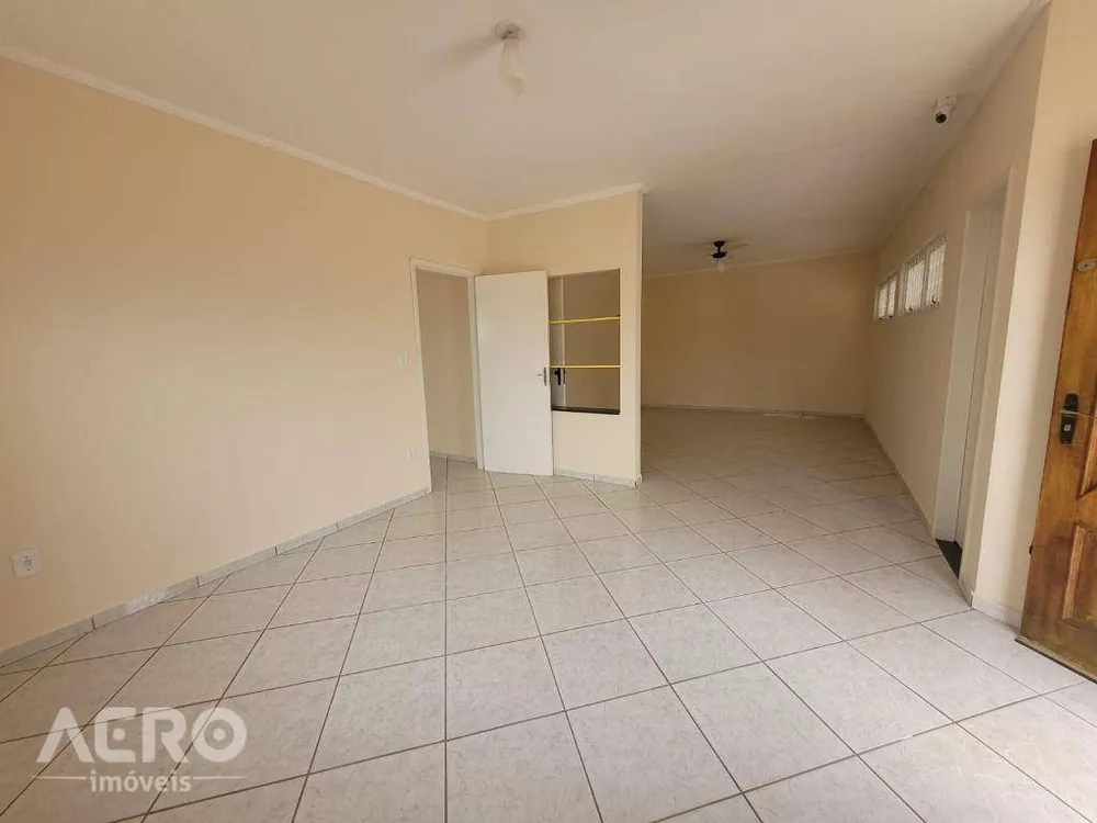 Casa à venda com 3 quartos, 199m² - Foto 3