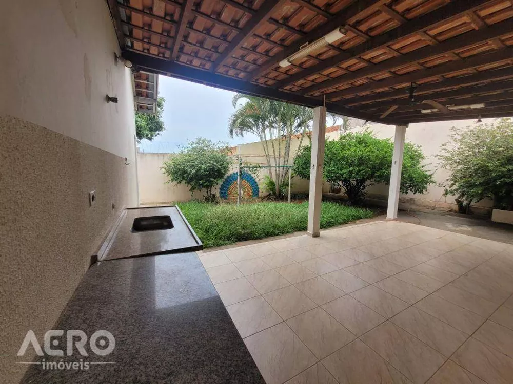 Casa à venda com 3 quartos, 199m² - Foto 2