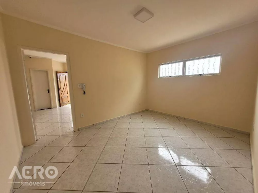 Casa à venda com 3 quartos, 199m² - Foto 1