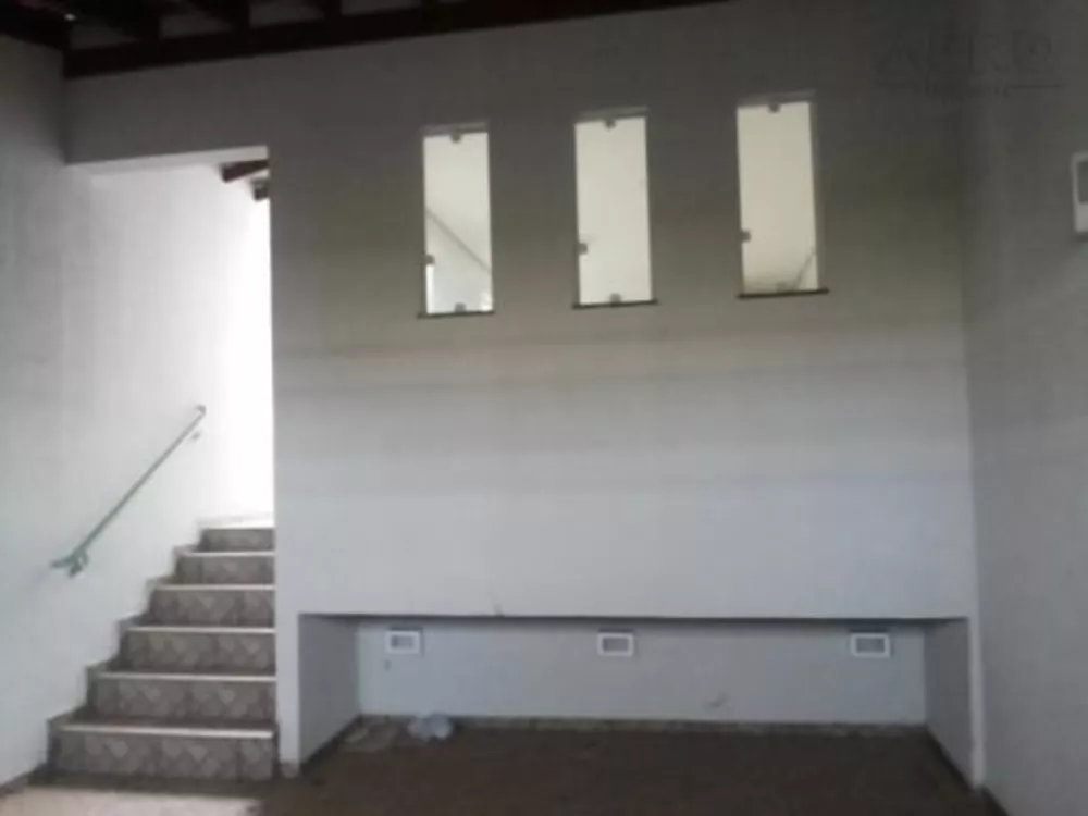 Casa à venda com 3 quartos, 122m² - Foto 1