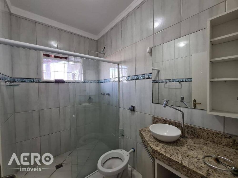 Casa à venda com 3 quartos, 200m² - Foto 4