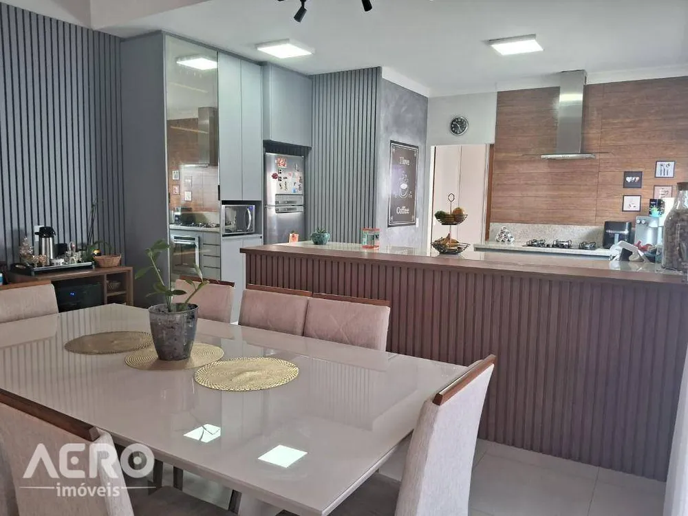 Casa, 3 quartos, 231 m² - Foto 1