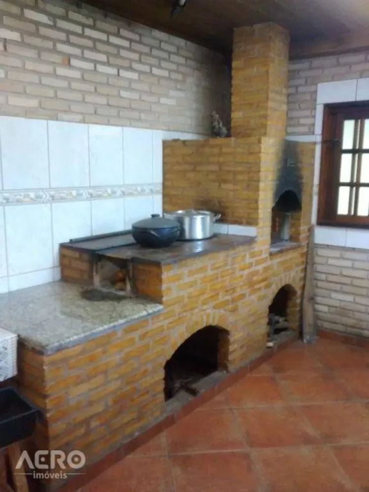 Chácara, 3 quartos, 300 m² - Foto 1