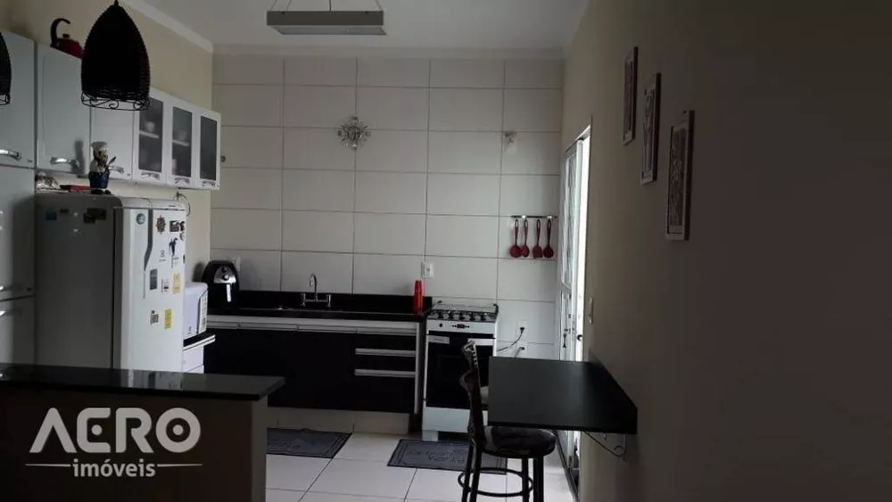 Casa à venda com 3 quartos, 166m² - Foto 2