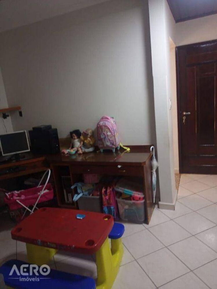 Casa, 3 quartos, 212 m² - Foto 8