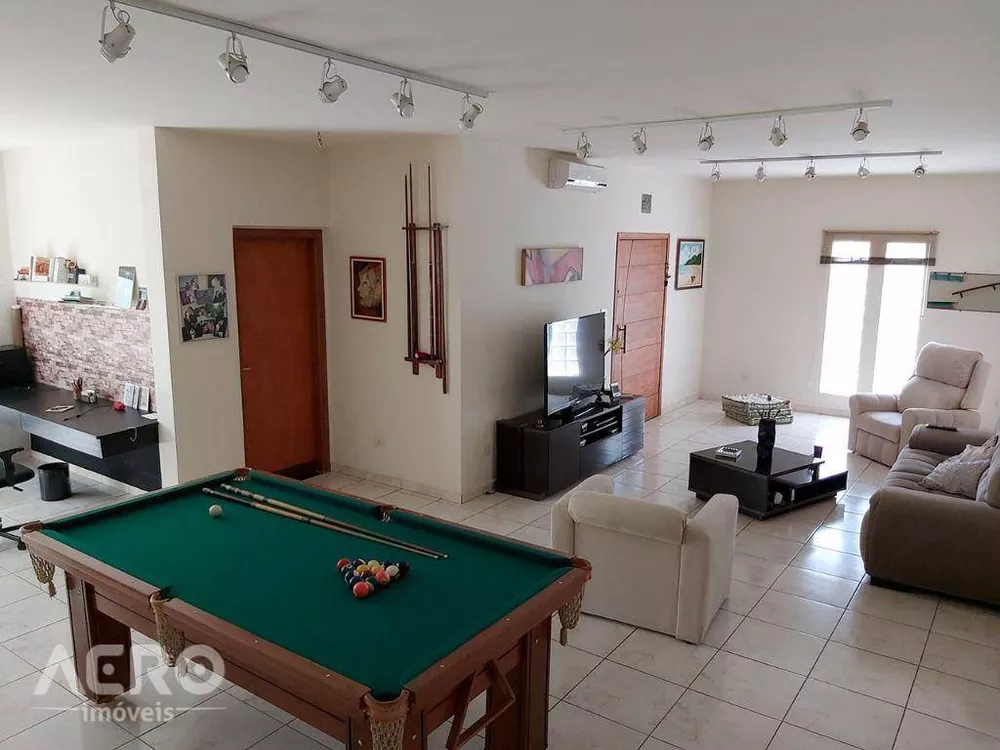 Casa à venda com 2 quartos, 200m² - Foto 1