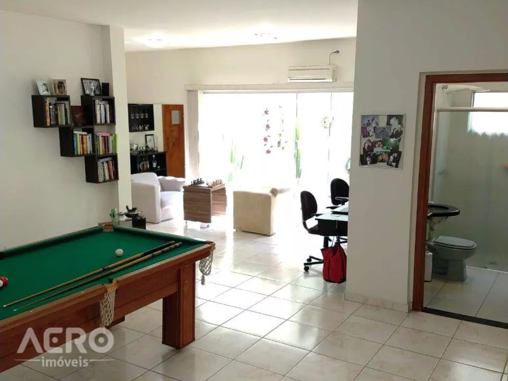 Casa à venda com 2 quartos, 200m² - Foto 2