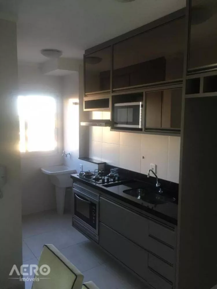 Apartamento à venda com 2 quartos, 70m² - Foto 4