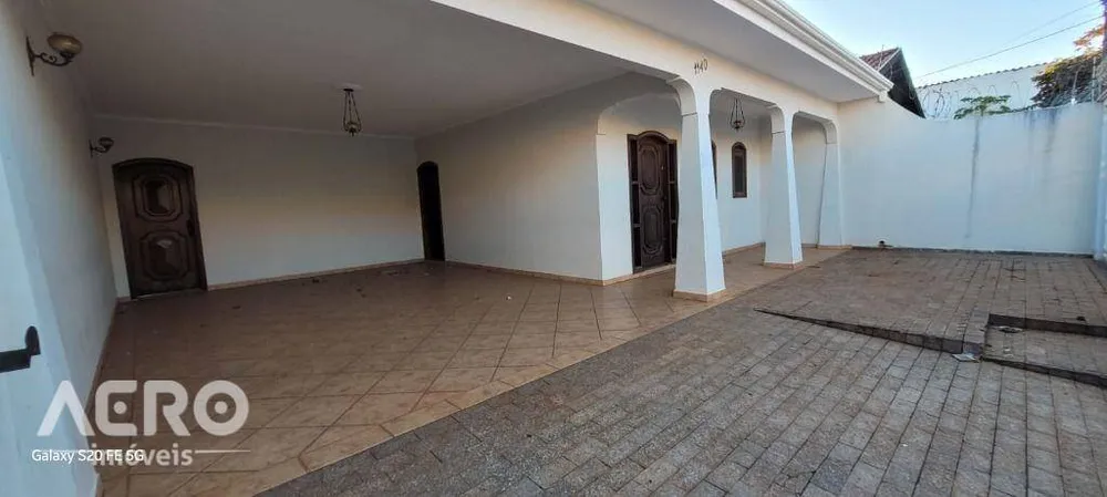 Casa, 3 quartos, 240 m² - Foto 2