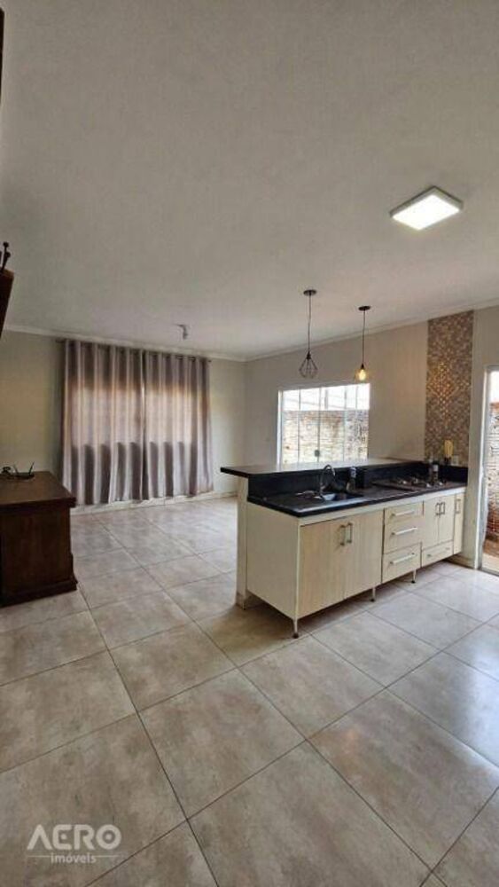 Casa, 3 quartos, 81 m² - Foto 1