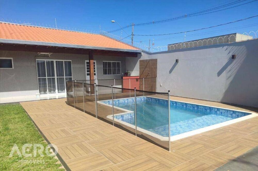 Casa à venda com 1 quarto, 70m² - Foto 2