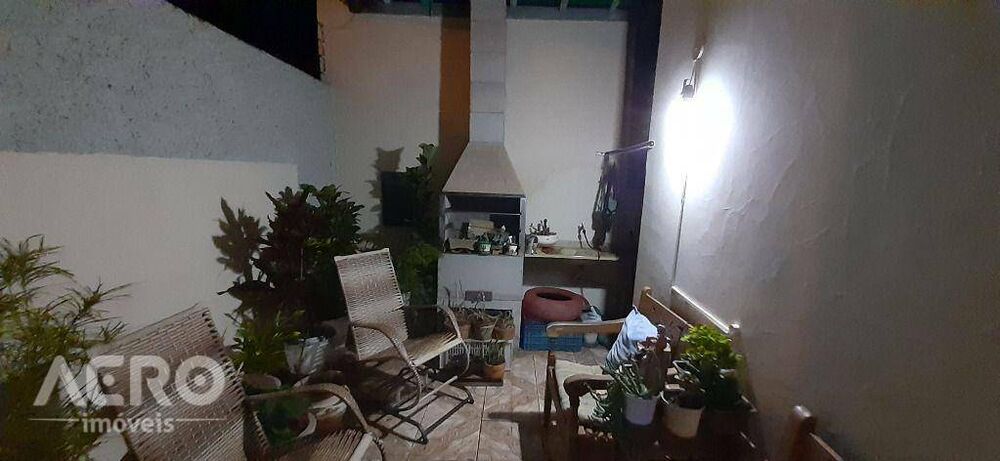Casa à venda com 3 quartos, 111m² - Foto 3