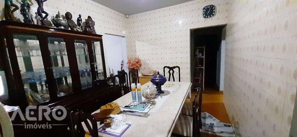 Casa à venda com 3 quartos, 111m² - Foto 1