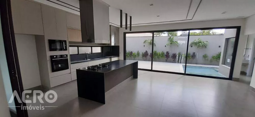 Casa de Condomínio à venda com 3 quartos, 250m² - Foto 1