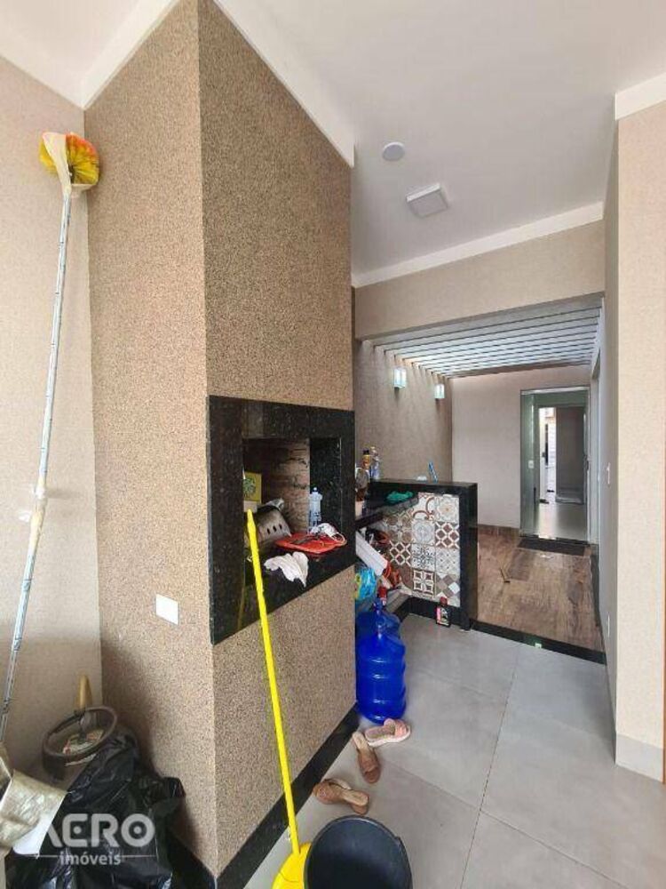 Casa para alugar com 3 quartos, 133m² - Foto 1