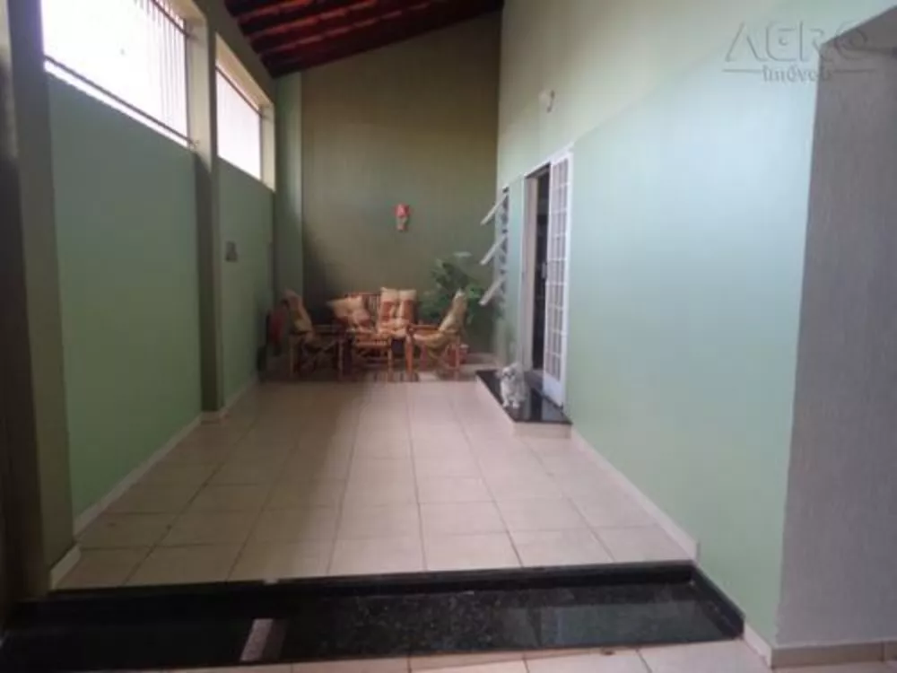 Sobrado à venda com 3 quartos, 200m² - Foto 1