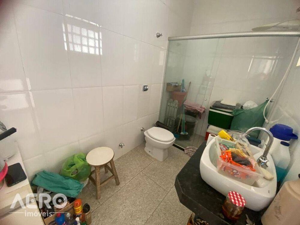 Casa para alugar com 3 quartos, 230m² - Foto 22
