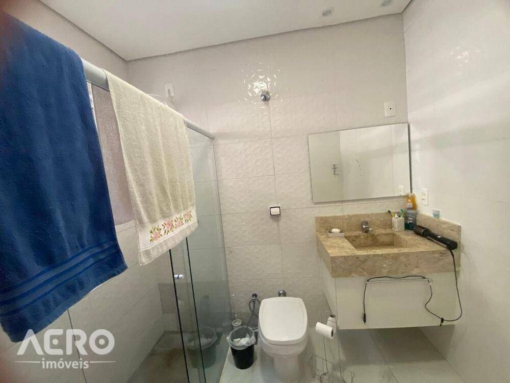 Casa para alugar com 3 quartos, 230m² - Foto 19