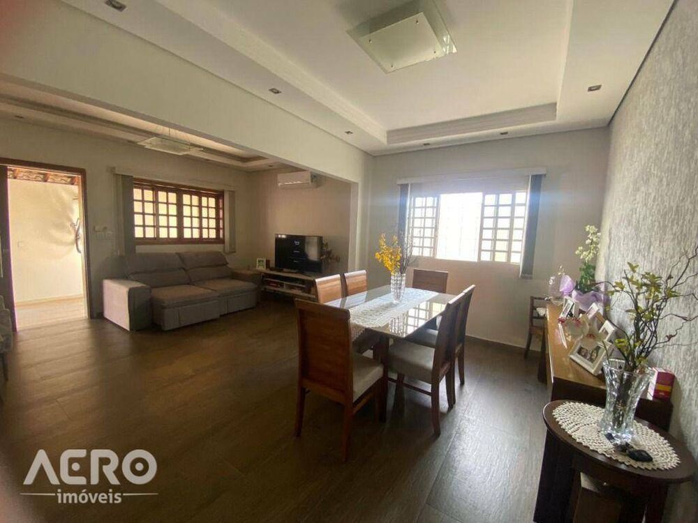 Casa para alugar com 3 quartos, 230m² - Foto 4