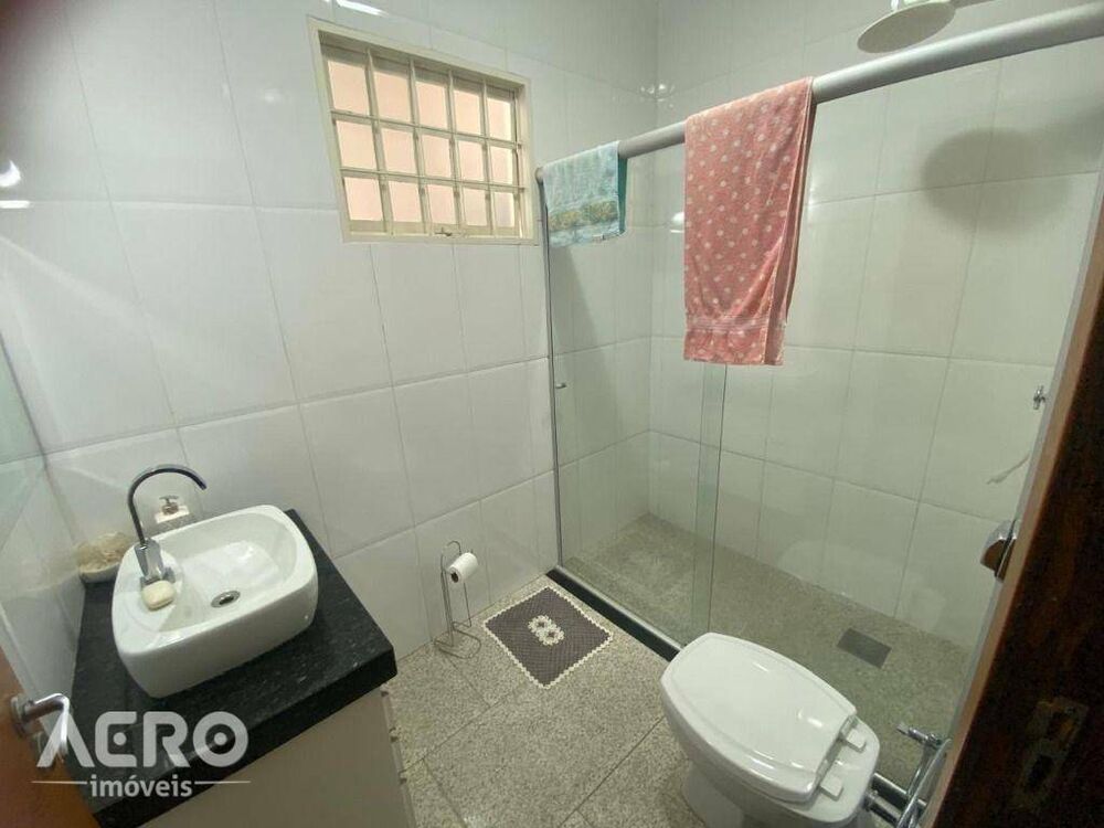 Casa para alugar com 3 quartos, 230m² - Foto 9
