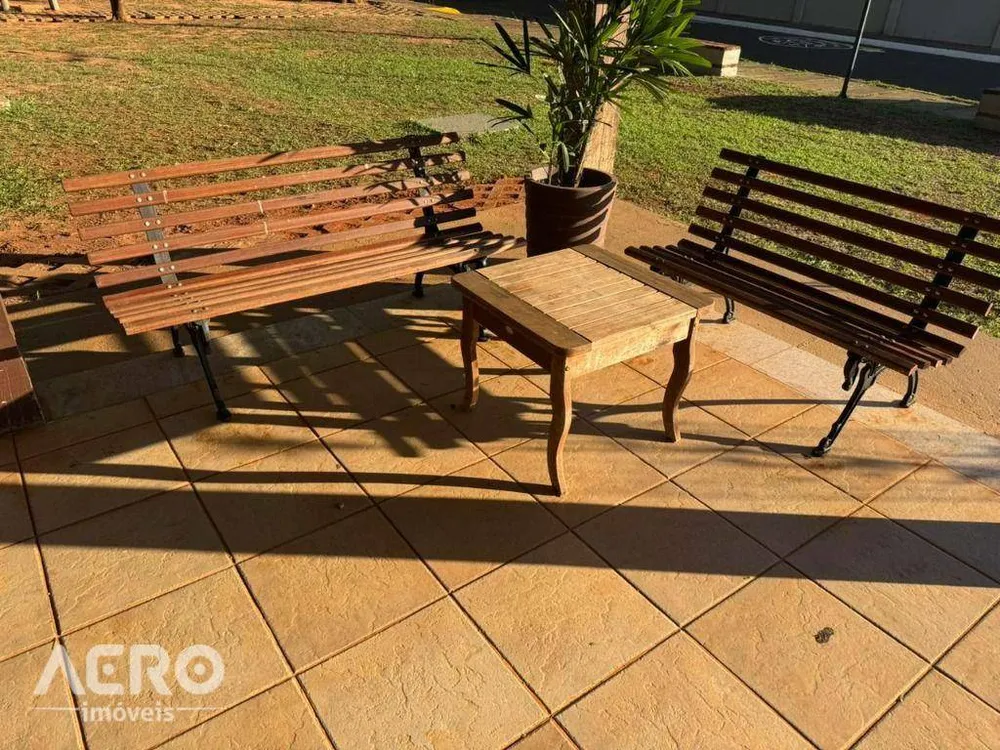 Casa, 4 quartos, 236 m² - Foto 1