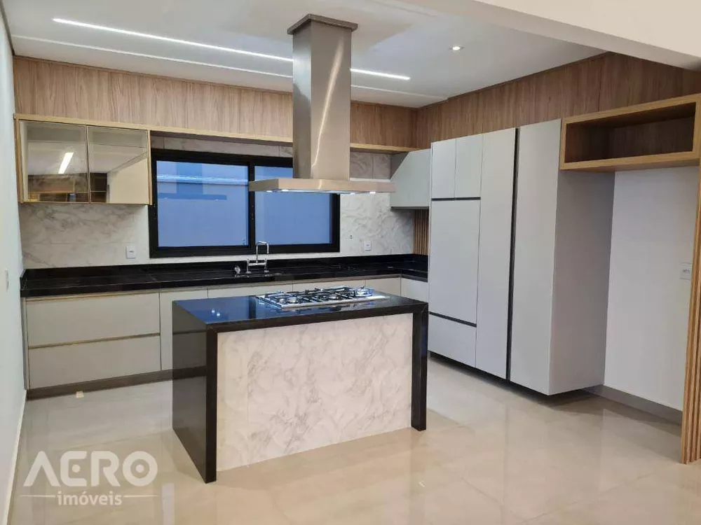 Casa de Condomínio à venda com 3 quartos, 300m² - Foto 1