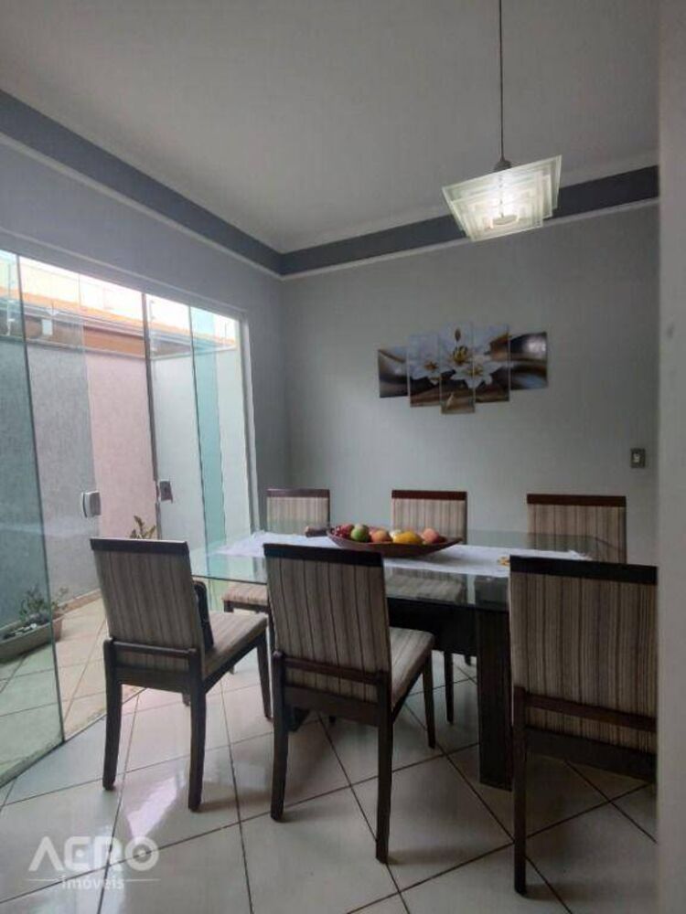 Casa à venda com 3 quartos, 169m² - Foto 3
