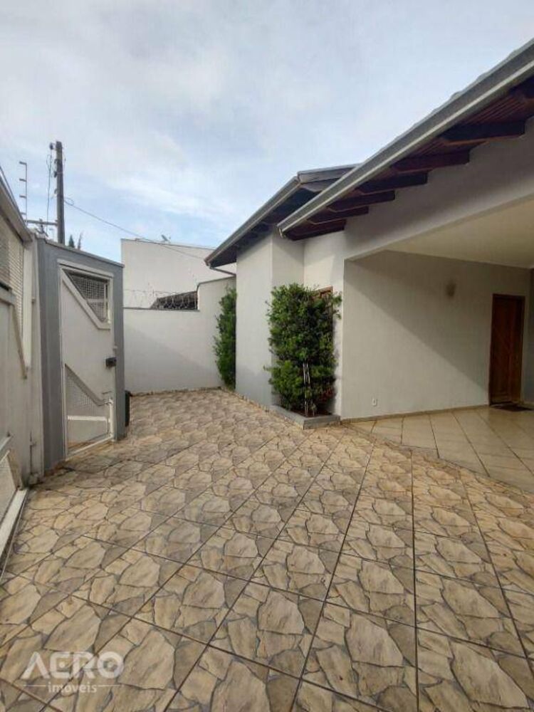 Casa à venda com 3 quartos, 169m² - Foto 1