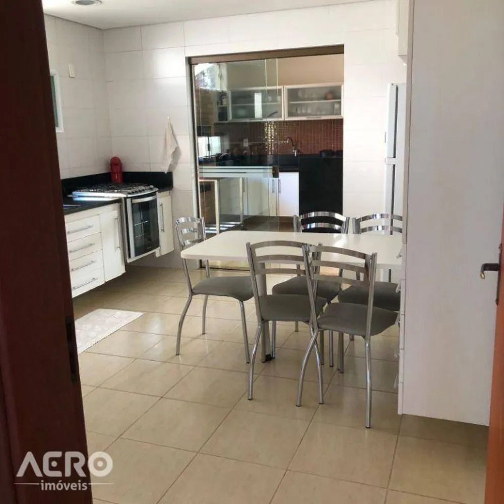 Casa, 3 quartos, 270 m² - Foto 1