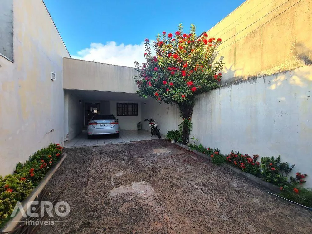 Casa à venda com 3 quartos, 231m² - Foto 4