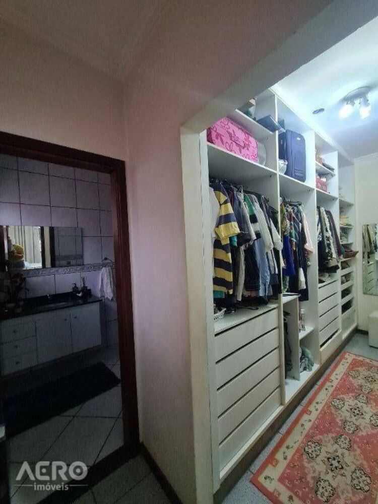 Casa à venda com 3 quartos, 231m² - Foto 8