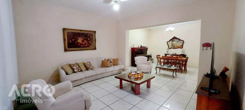 Casa à venda com 3 quartos, 270m² - Foto 4