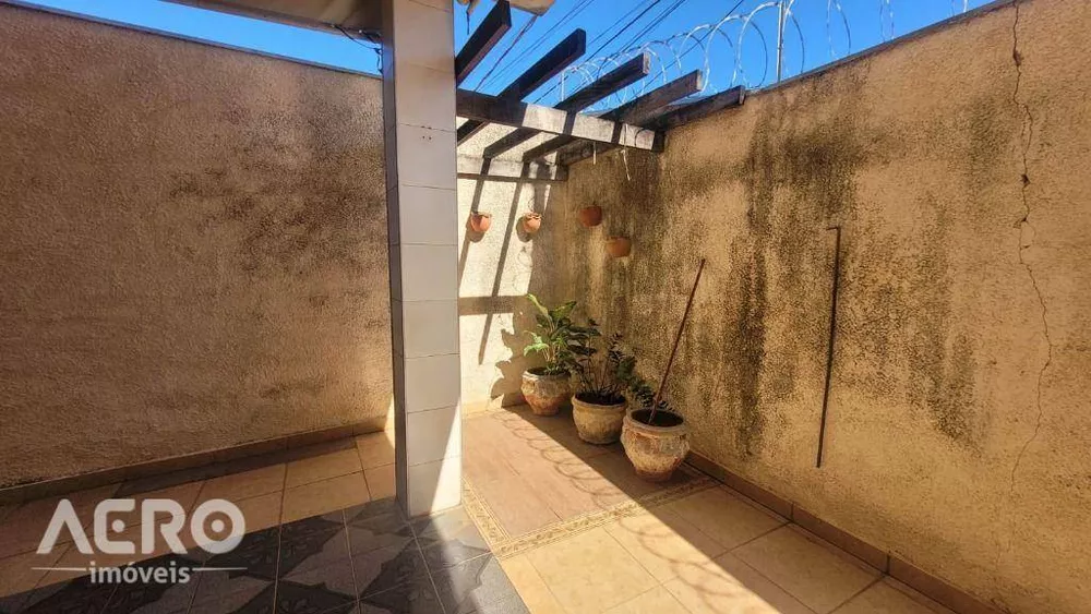 Casa, 4 quartos, 232 m² - Foto 11