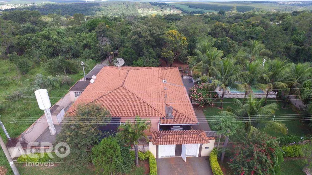 Casa de Condomínio à venda com 4 quartos, 380m² - Foto 1