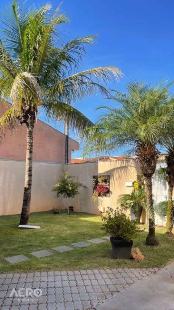 Casa à venda com 2 quartos, 145m² - Foto 1