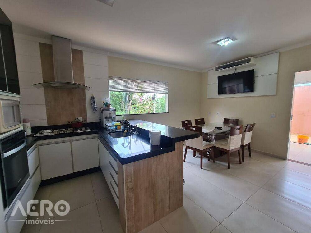 Casa, 3 quartos, 144 m² - Foto 1