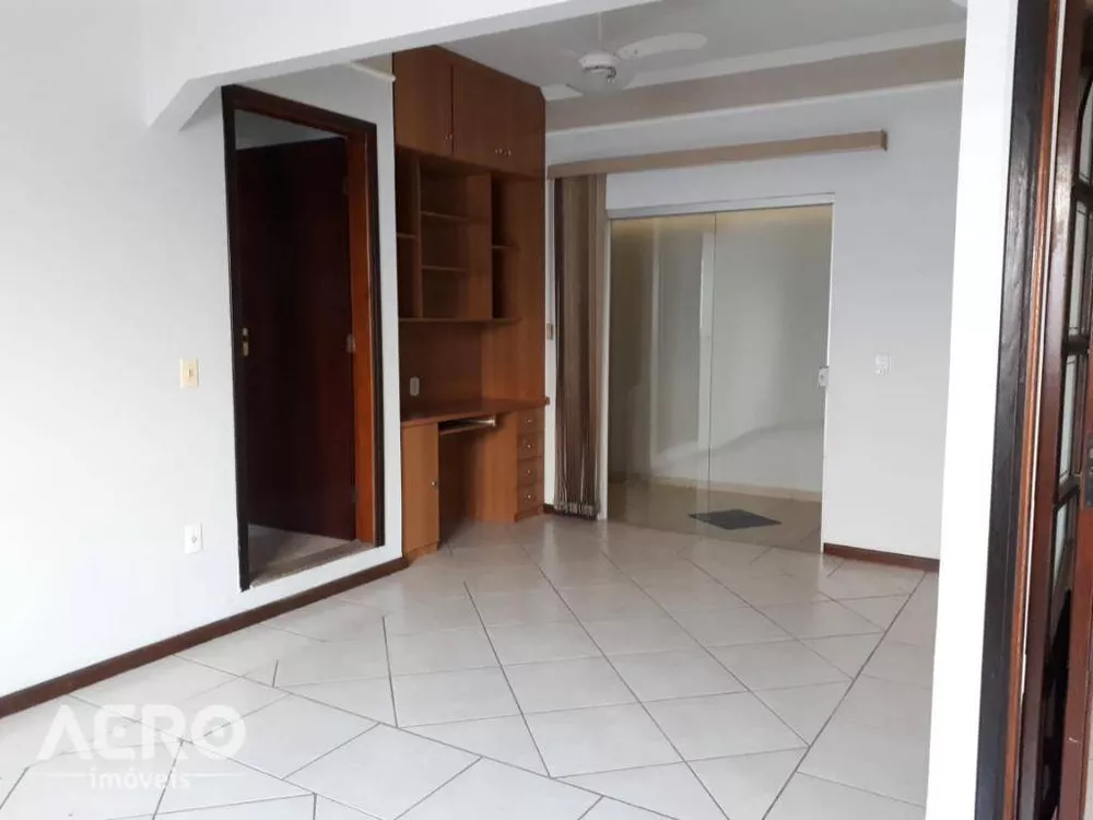 Casa à venda com 3 quartos, 200m² - Foto 2