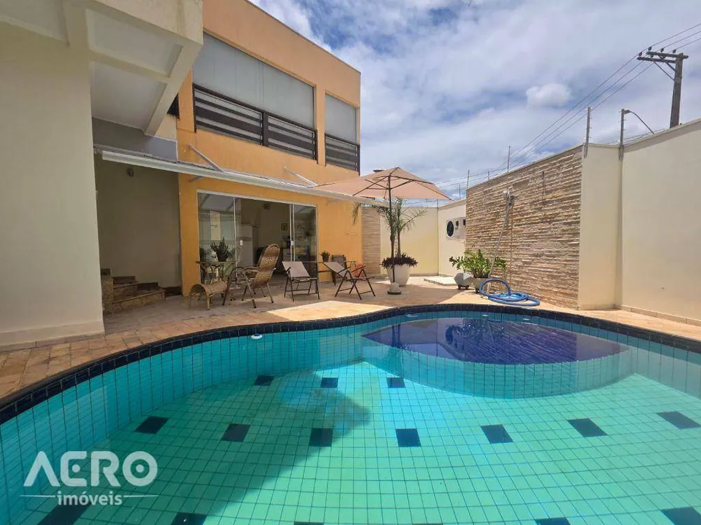 Casa, 3 quartos, 241 m² - Foto 4