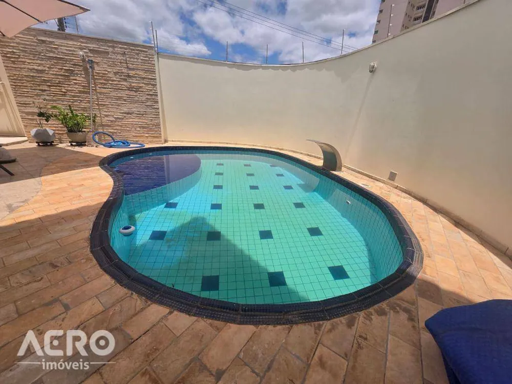 Casa, 3 quartos, 241 m² - Foto 2