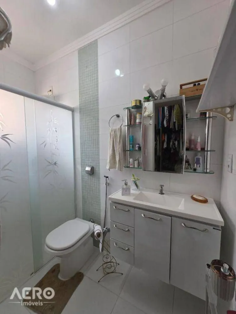Casa, 3 quartos, 241 m² - Foto 3