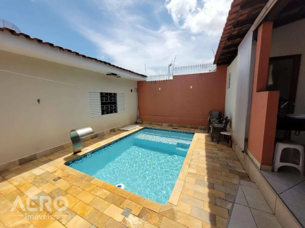 Casa, 3 quartos, 196 m² - Foto 1