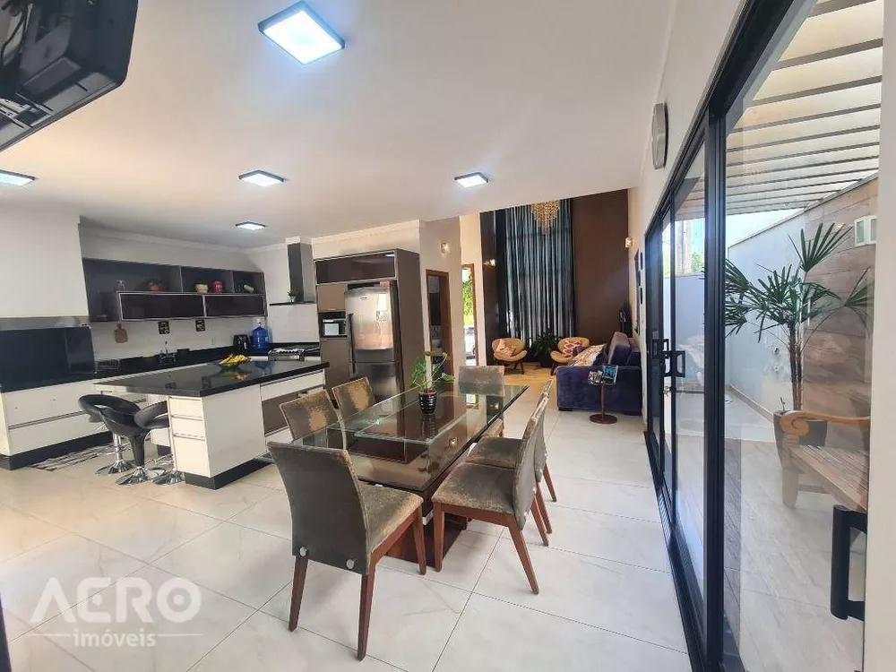 Casa de Condomínio à venda com 3 quartos, 204m² - Foto 1